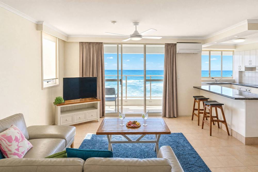 2 Bedroom Ocean View apartment at Viscount on the Beach
